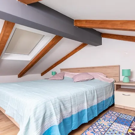 Apartment Labain *