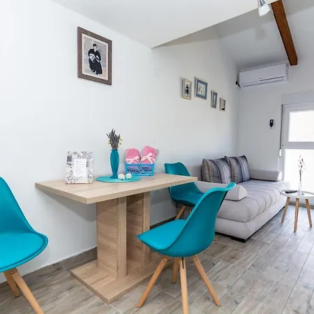 Labain Apartment Pag Town