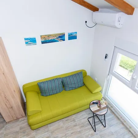 Labain Apartment Pag Town