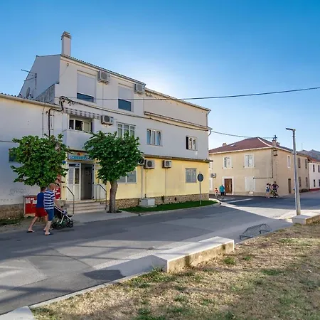 Apartment Labain Pag Town